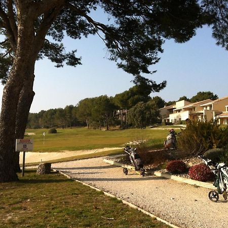 La Pinede Du Golf Apartamento LʼIsle-sur-la-Sorgue Exterior foto